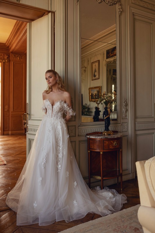 Robe de mariée trapèze en dentelle florales à Marseille