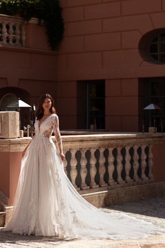 Robe de mariage princesse dos nu à Marseille vieux port